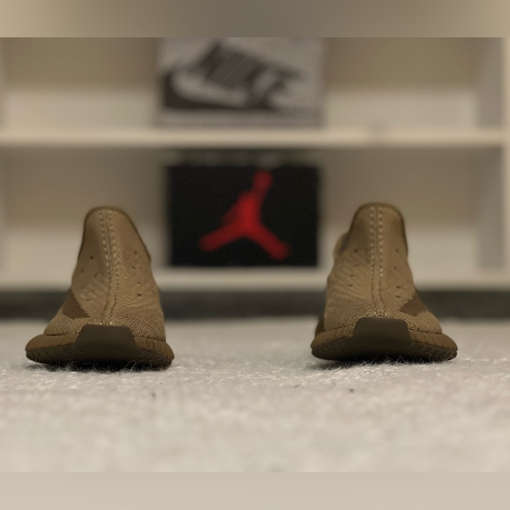 Yeezy Boost V2 Earth